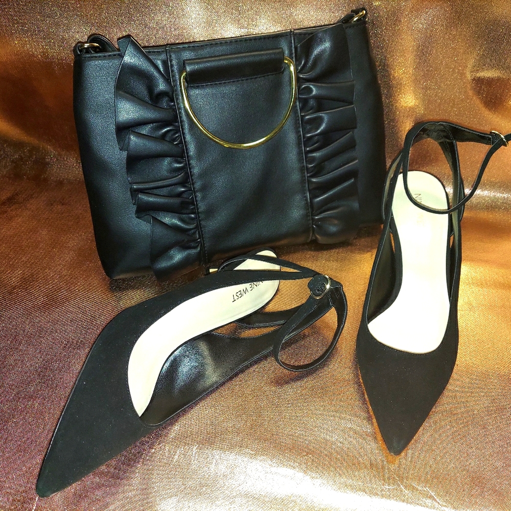 X-ilerating Black Anklets